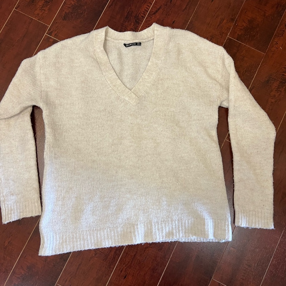 Stradivarius V Neck Sweater Cream Size S